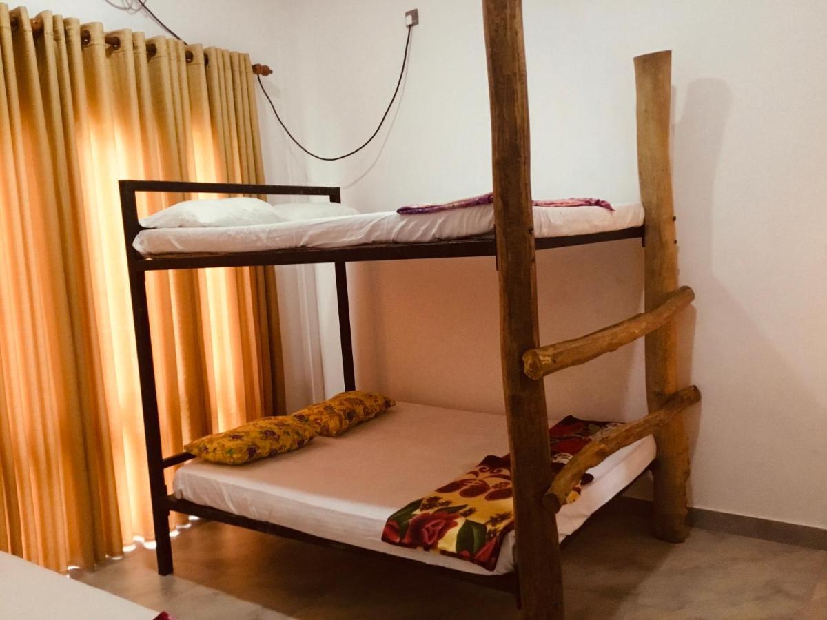 Jungle City Hostel ガル エクステリア 写真